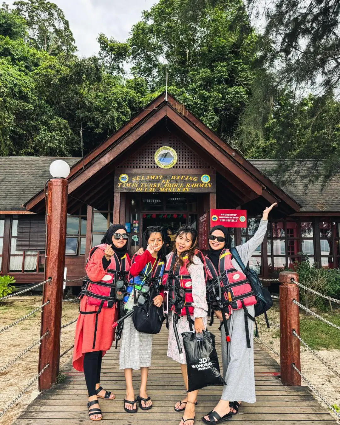 Tunku Abdul Rahman Park islands Kota Kinabalu Sabah